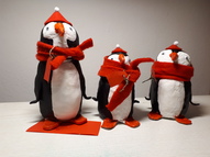 Jonas hat eine ganze Pinguin-Familie gebastelt.; Rechte: WDR / Privat