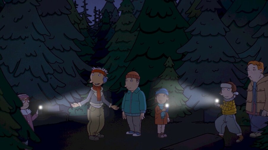 Rico, Oskar und vier Freunde stehen im Dunkeln Wald. Sie leuchten mit Taschenlampen.Sie schauen suchend.