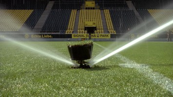 Rasensprenkler im Signal-Iduna-Stadion