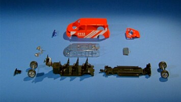 Einzelteile eines Modellautos