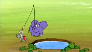 Elefant beim Angeln