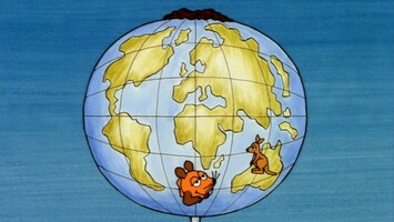 Maus schaut aus Globus