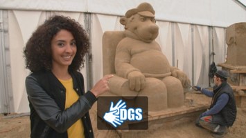 Siham mit Sandskulptur 