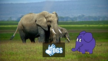 Zwei Afrikanische Elefanten und der blaue Elefant von der Sendung mit der Maus mit DGS-Logo