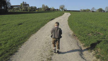 Wandernder Junge