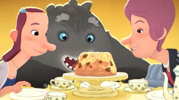Trude, Mutter und Tier sitzen vor einem Kuchen