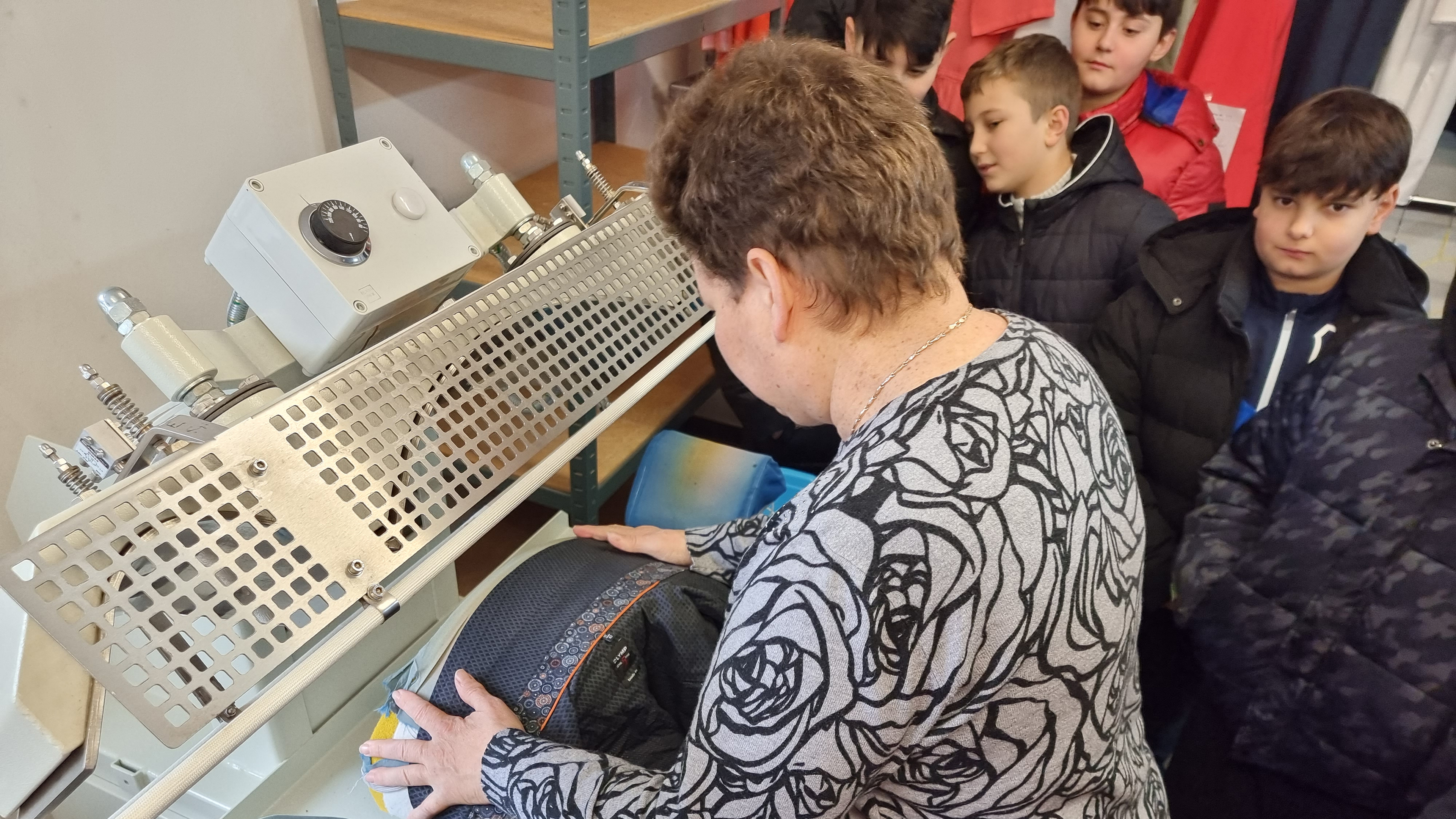 Mausklasse St. Augustin GHS Niederpleis zu Besuch in der Heißmangel Insel