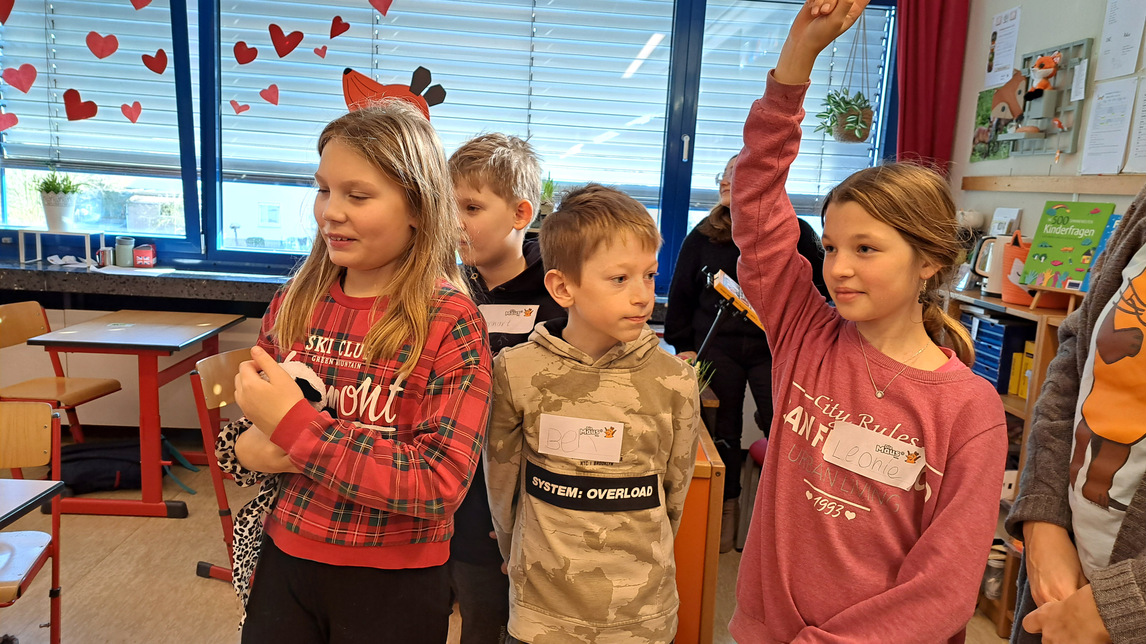 Kinder der Violenbachschule in der Nachrichtenwerkstatt für den MausZoom