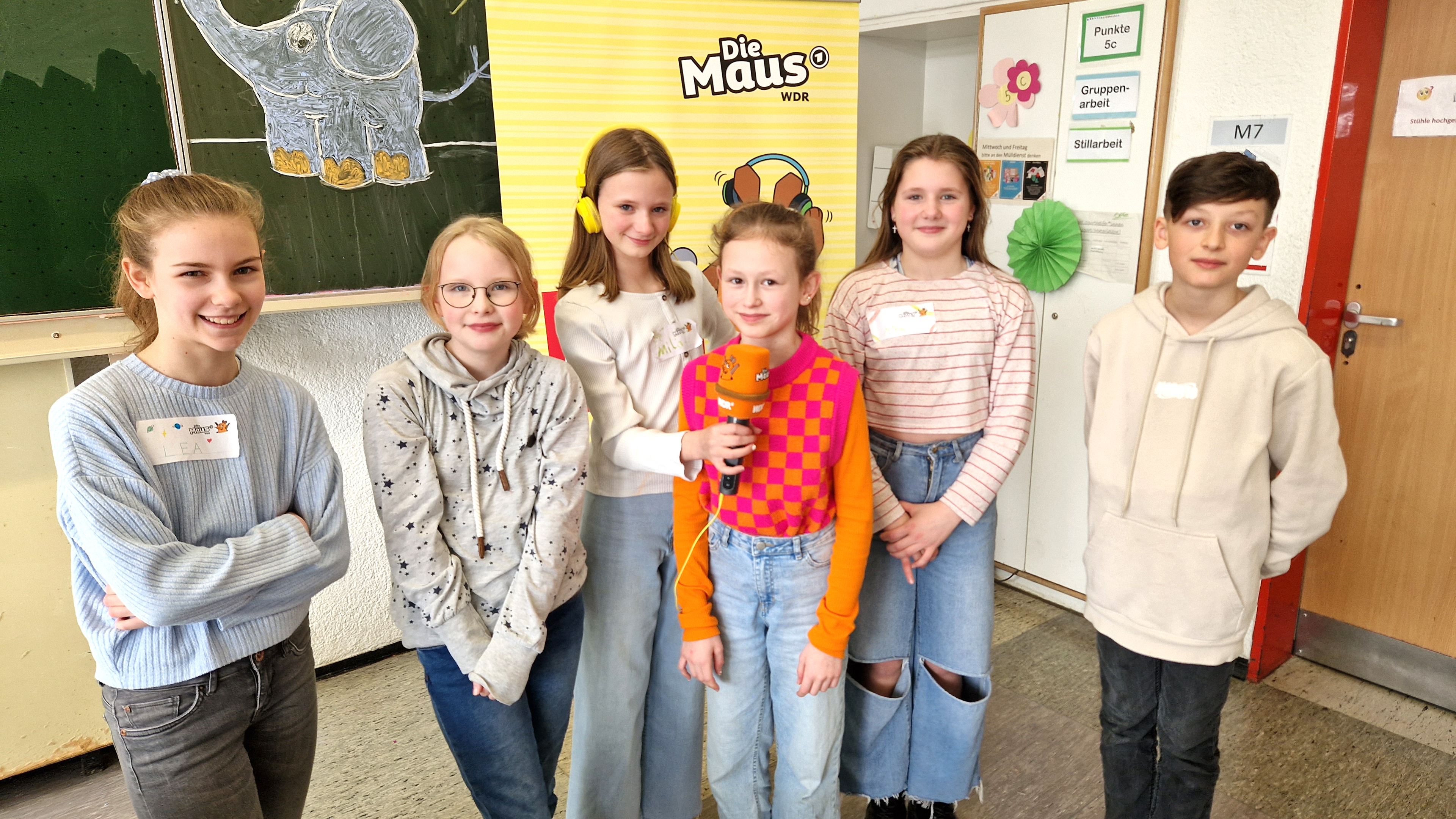 Kinder der MausKlasse während der MausZoom-Nachrichtenwerkstatt