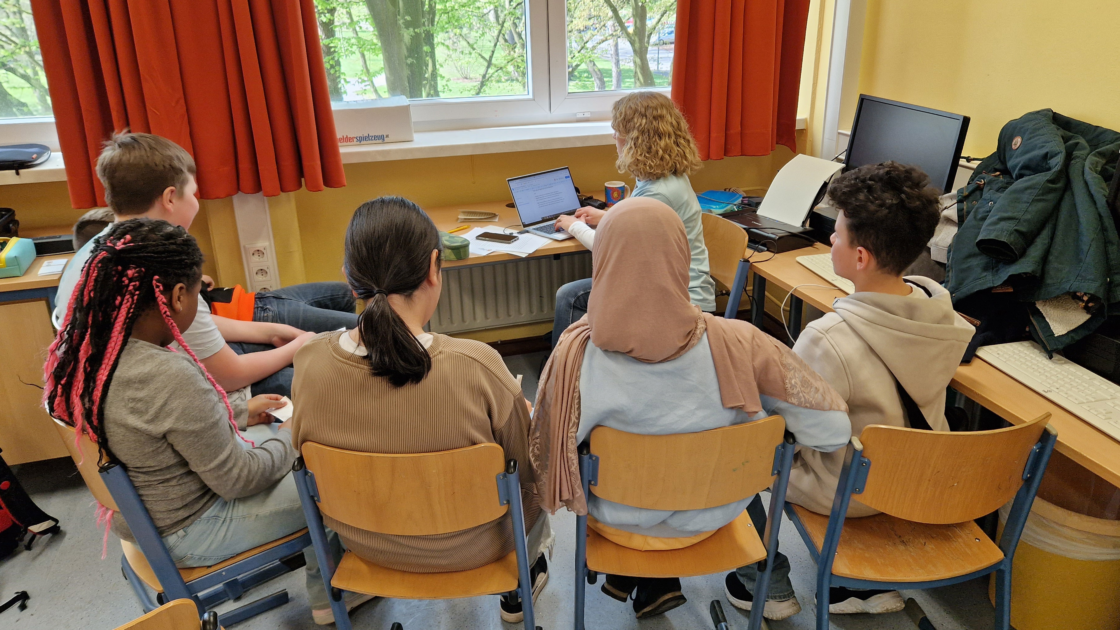 Kinder im Klassenzimmer