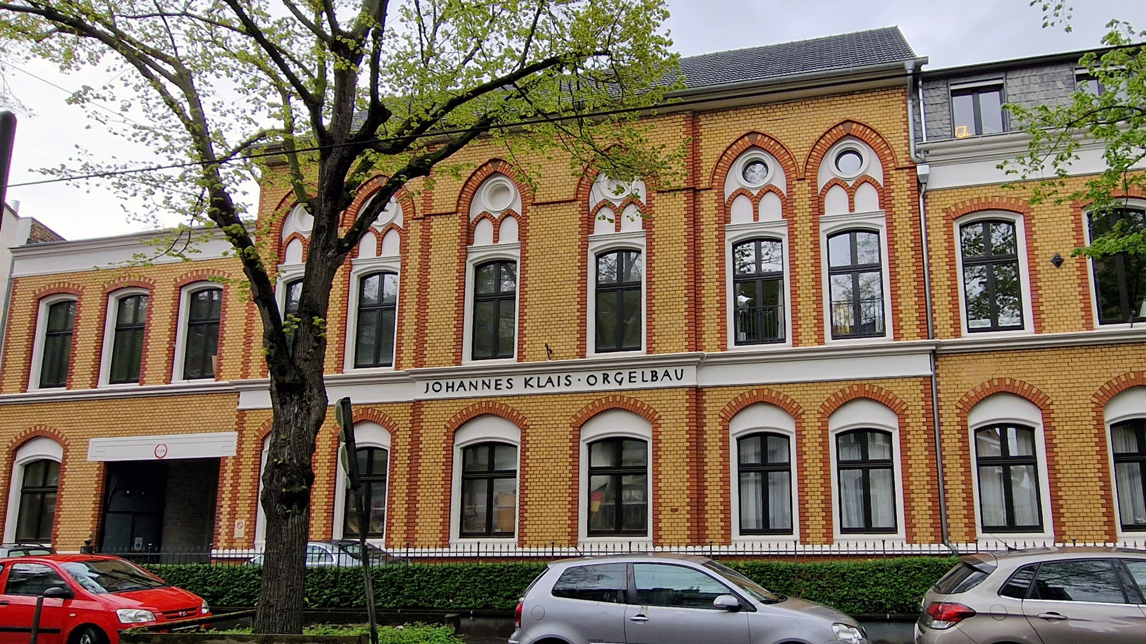 Das Gebäude der Orgelwerkstatt in Bonn von außen