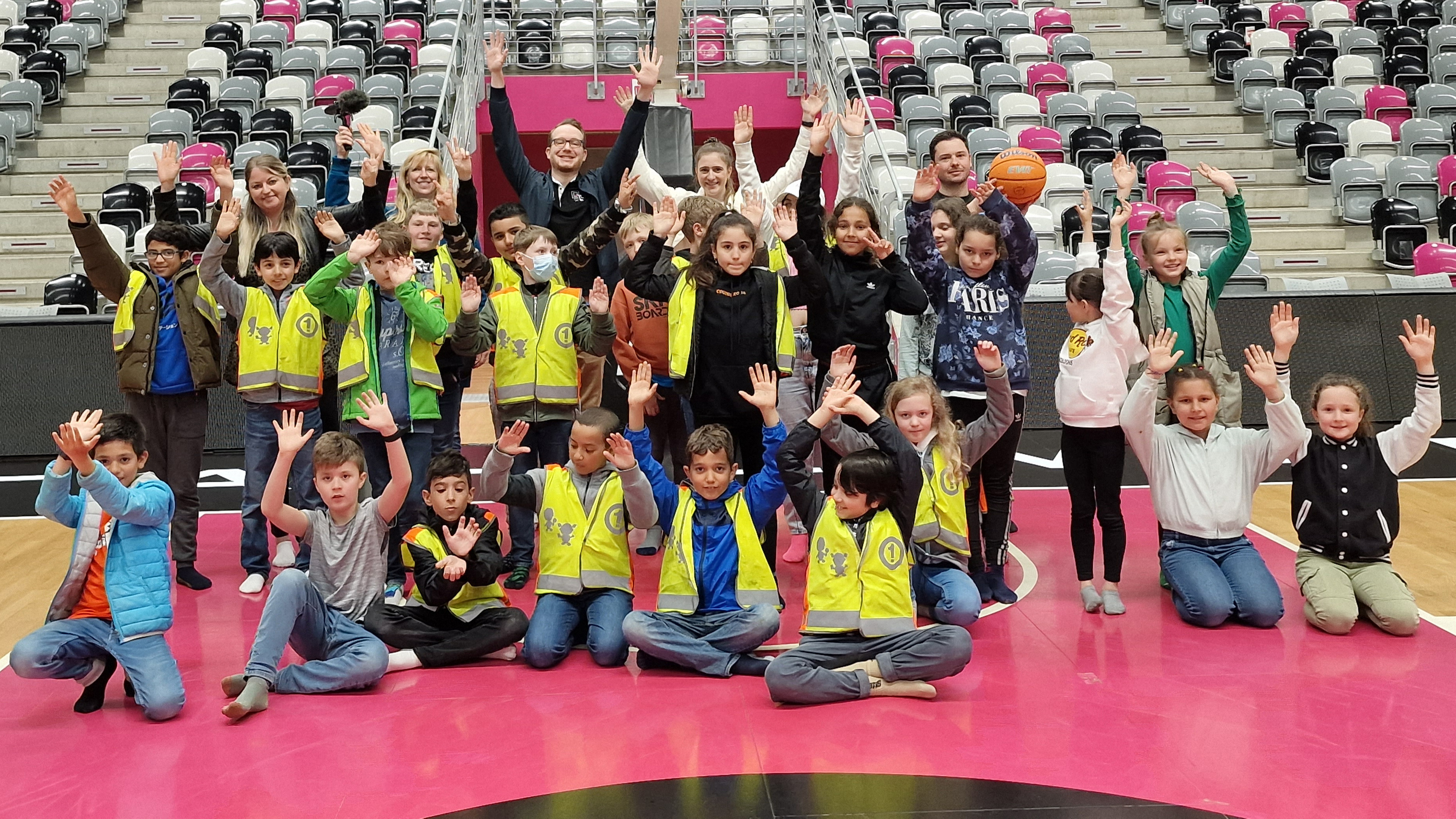 Mausklasse der GGS Finkenhofschule Bonn bei den Telekom Baskets