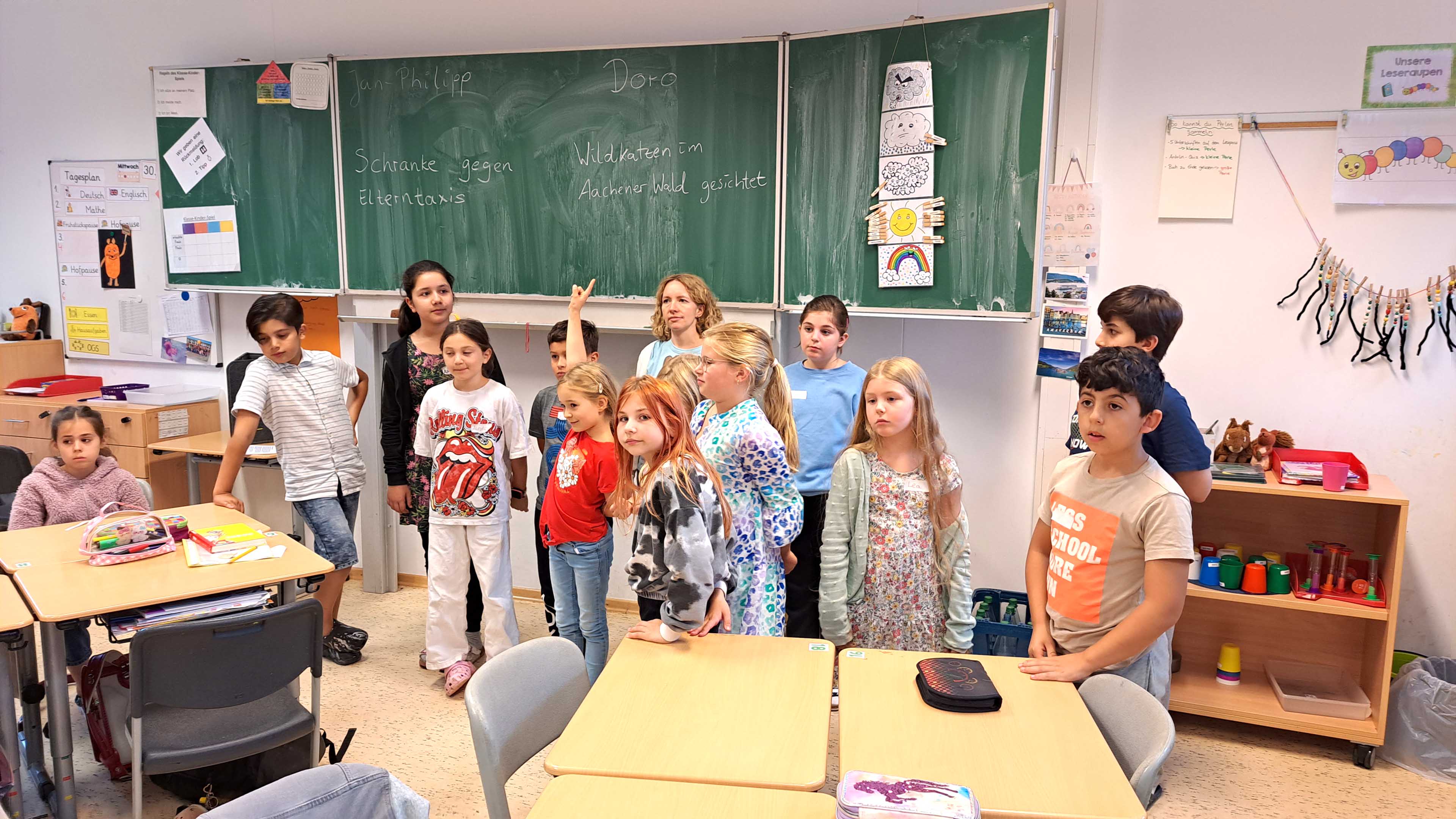 Kinder der Kerschensteiner Grundschule bei einer MausZoom-Abstimmung