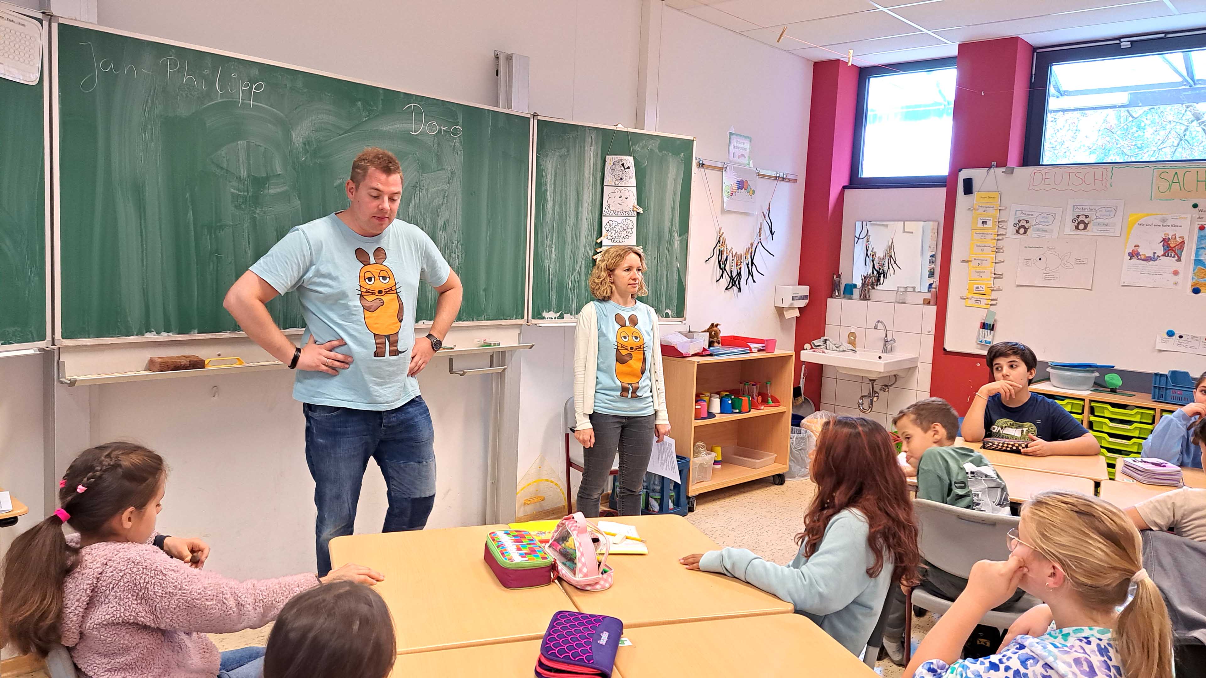 Mausreporter Doro und Jan-Philipp in der Kerschensteiner Grundschule