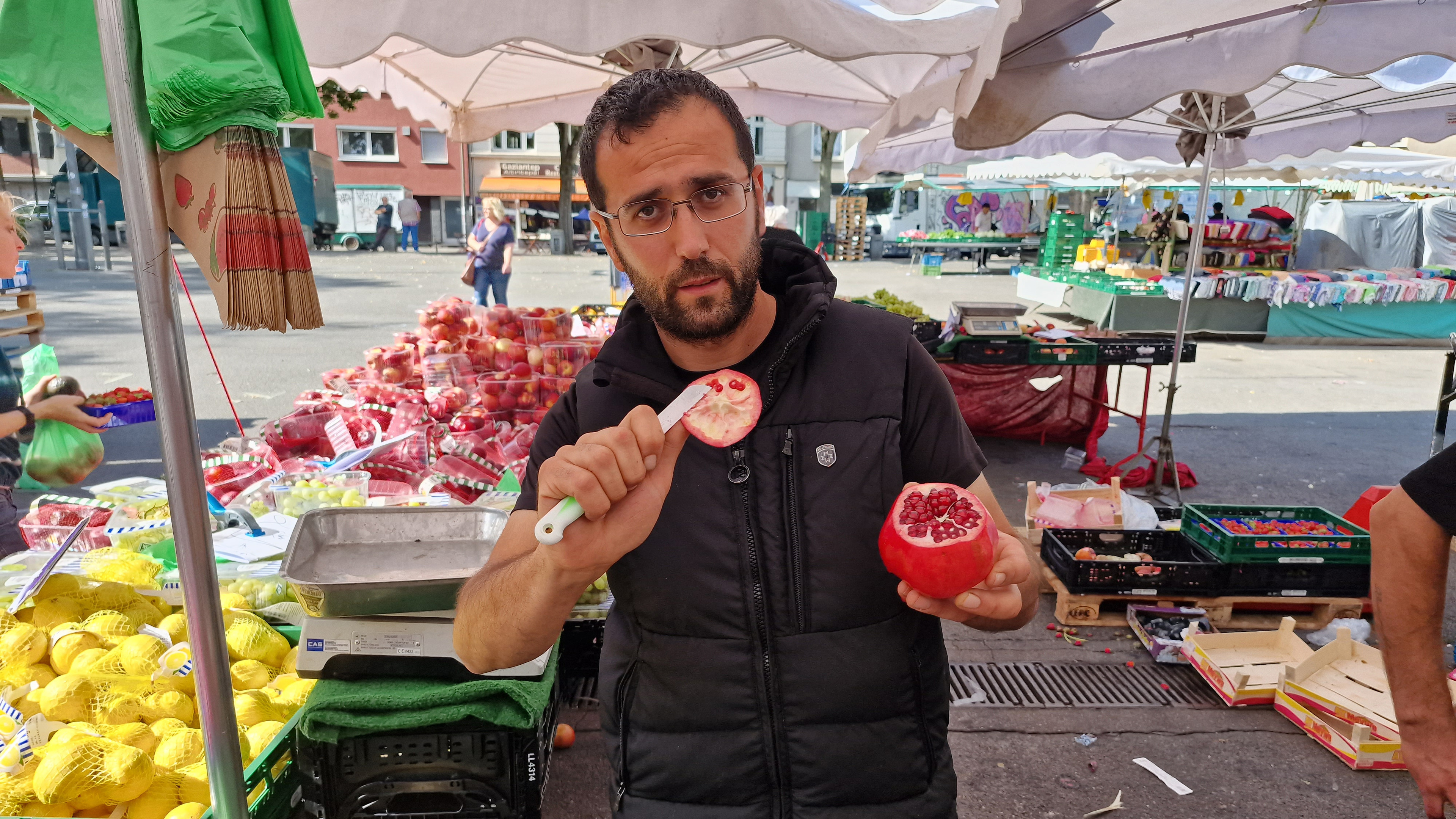 MausKlasse GGS Steinbergerstraße auf dem Wochenmarkt in Köln Nippes g