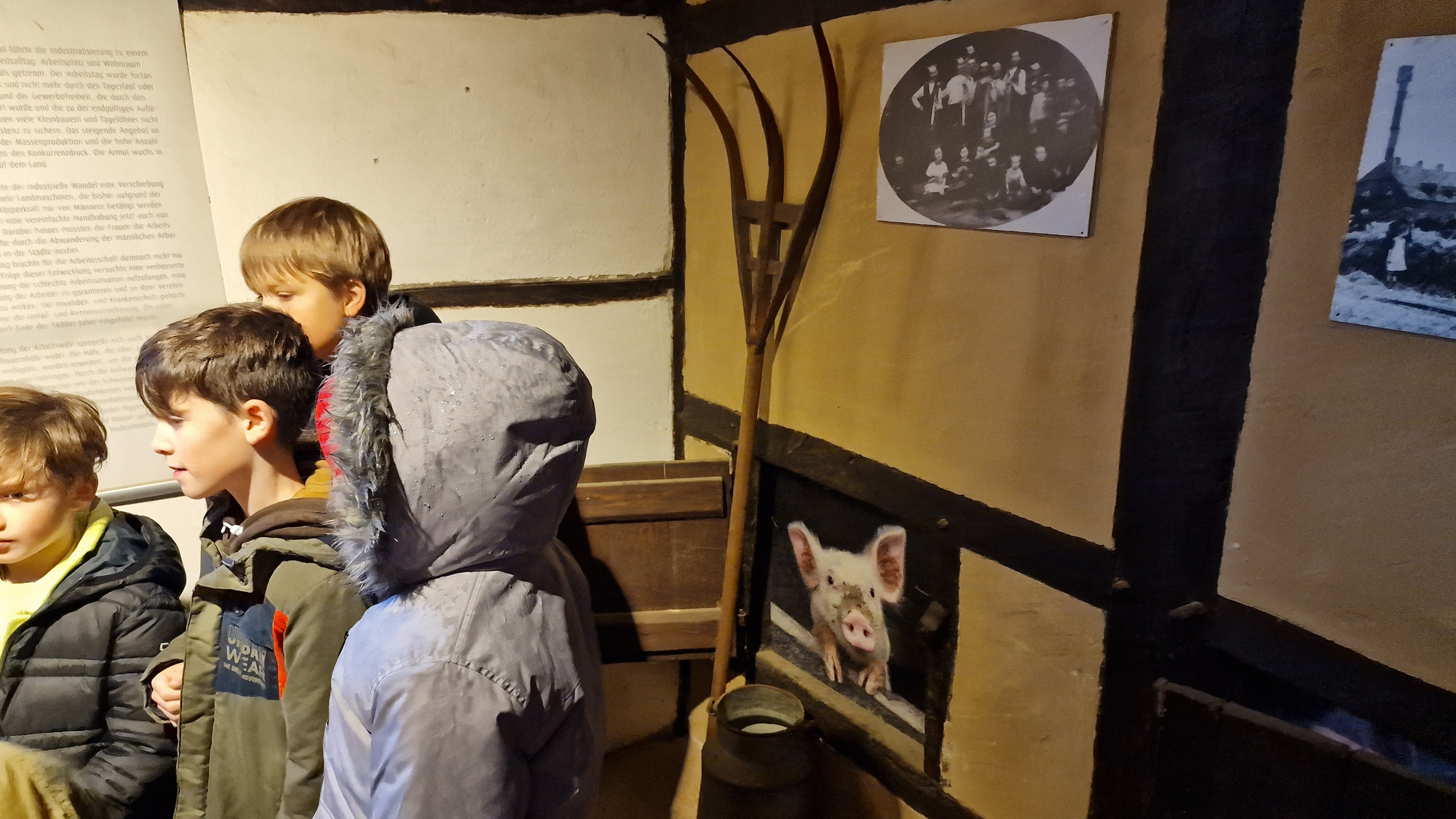 MausKlasse der GGS Grefrath auf Reportage-Besuch im Niederheinischen Freilichtmuseum