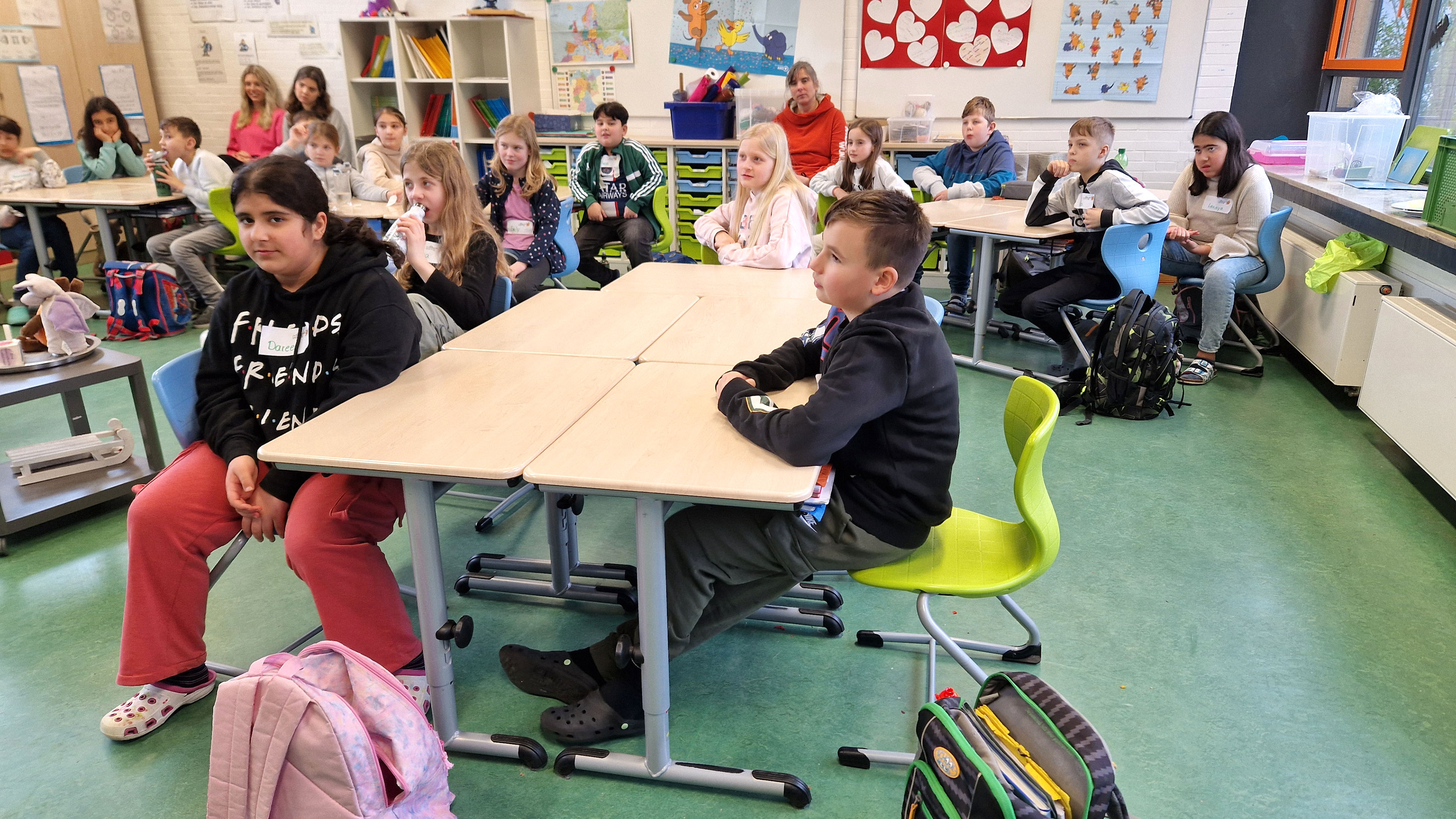 Kinder der MausKlasse während der Zoom-Nachrichtenwerkstatt in der Grundschule am Schölerberg