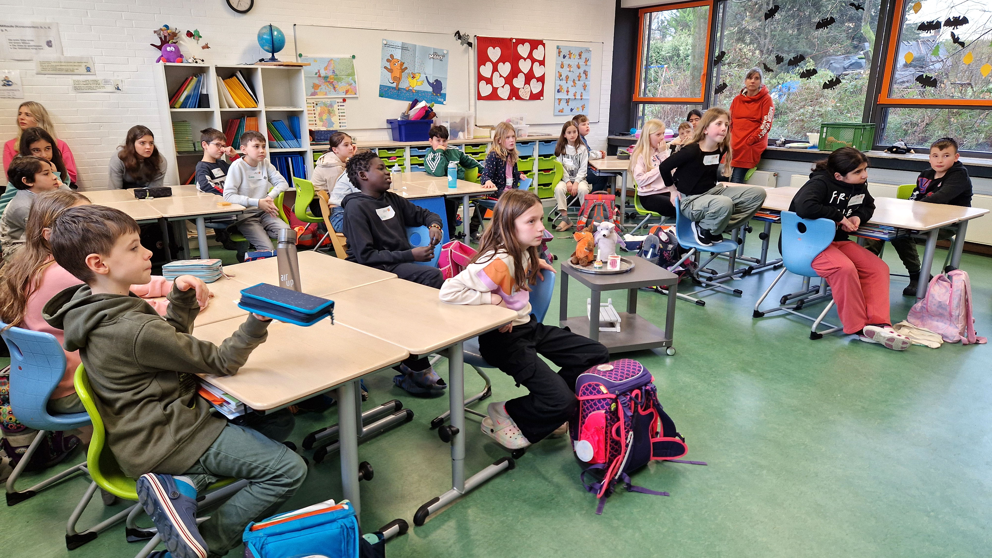 Kinder der MausKlasse während der Zoom-Nachrichtenwerkstatt in der Grundschule am Schölerberg