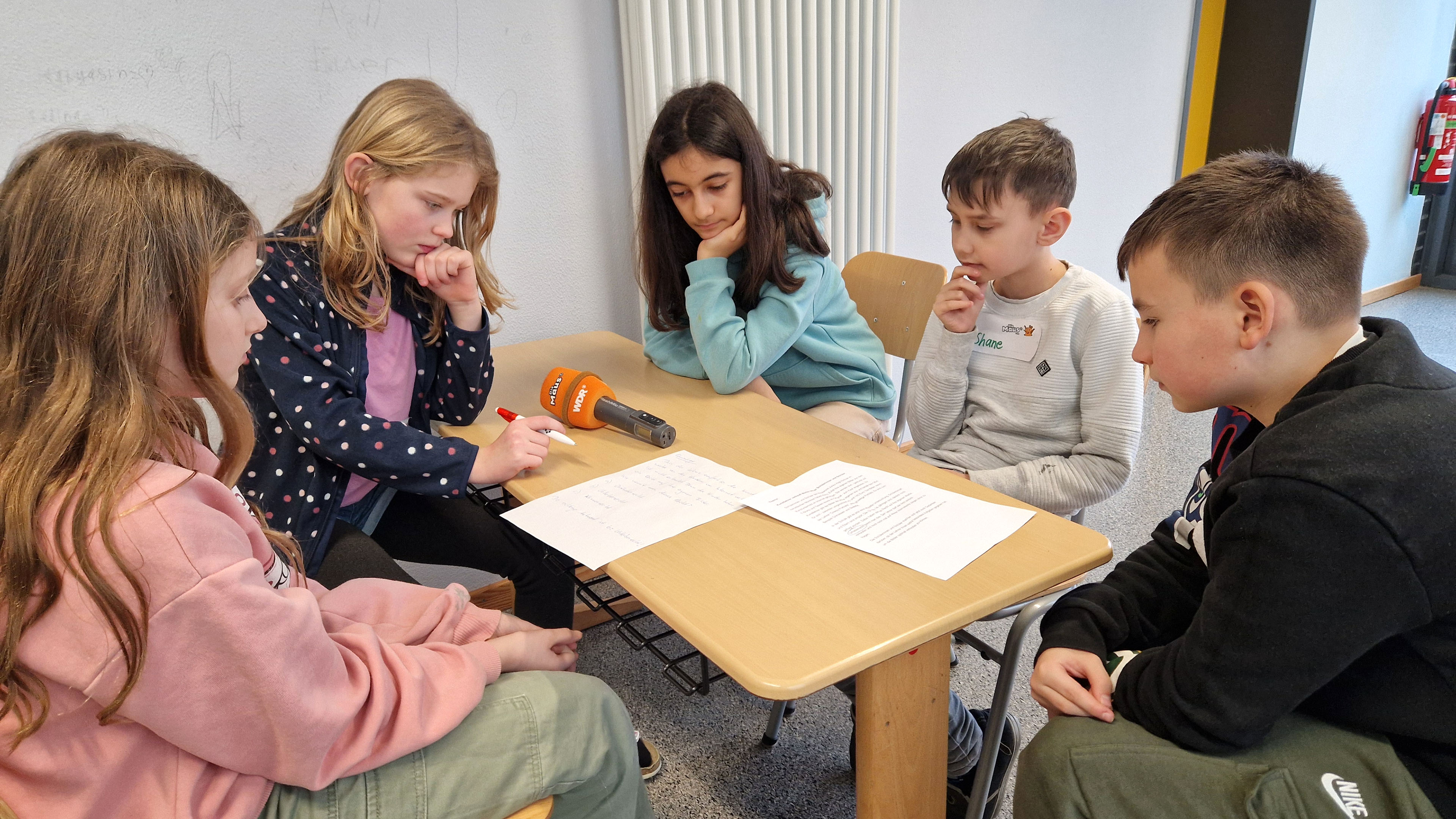 Kinder der MausKlasse schreiben den MausZoom