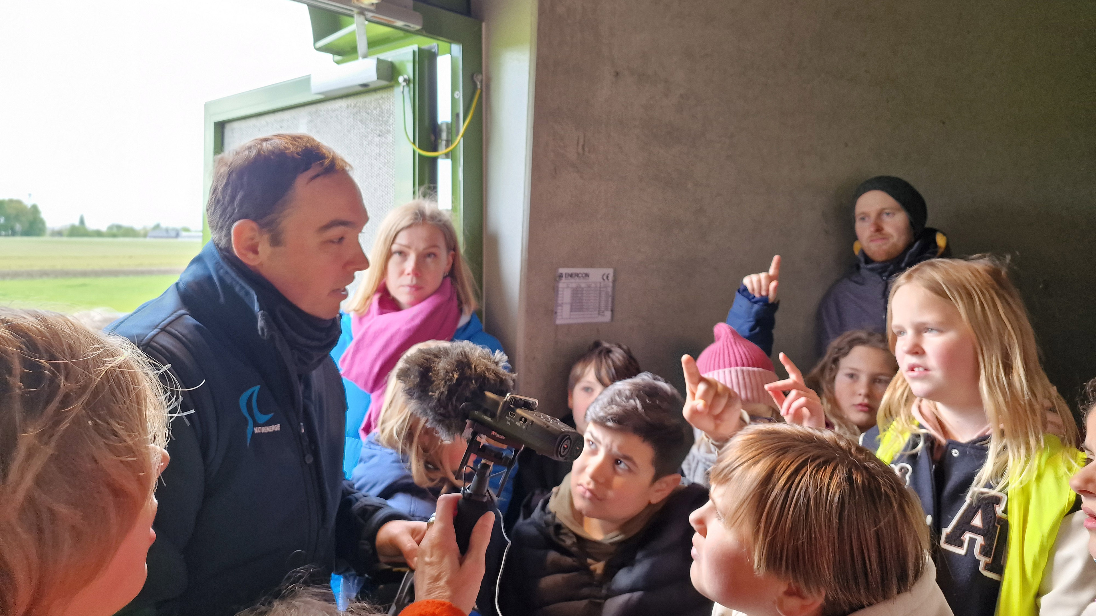 MausKlasse Gladbeck auf Reportage-Tour: Im Inneren eines Windrads