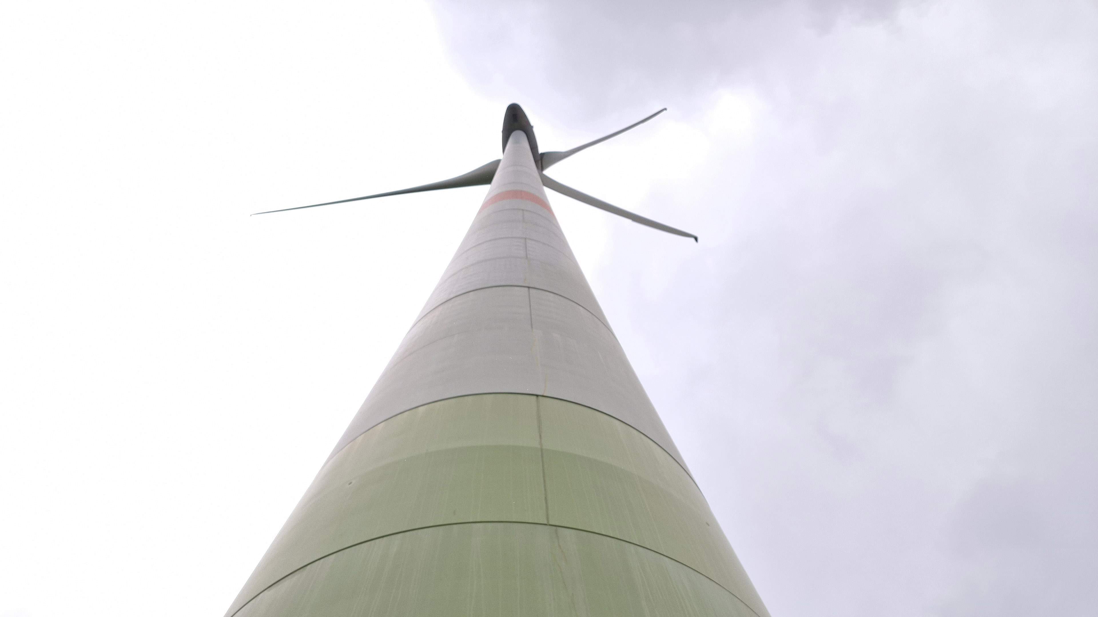 MausKlasse Gladbeck auf Reportage-Tour: Windrad von außen