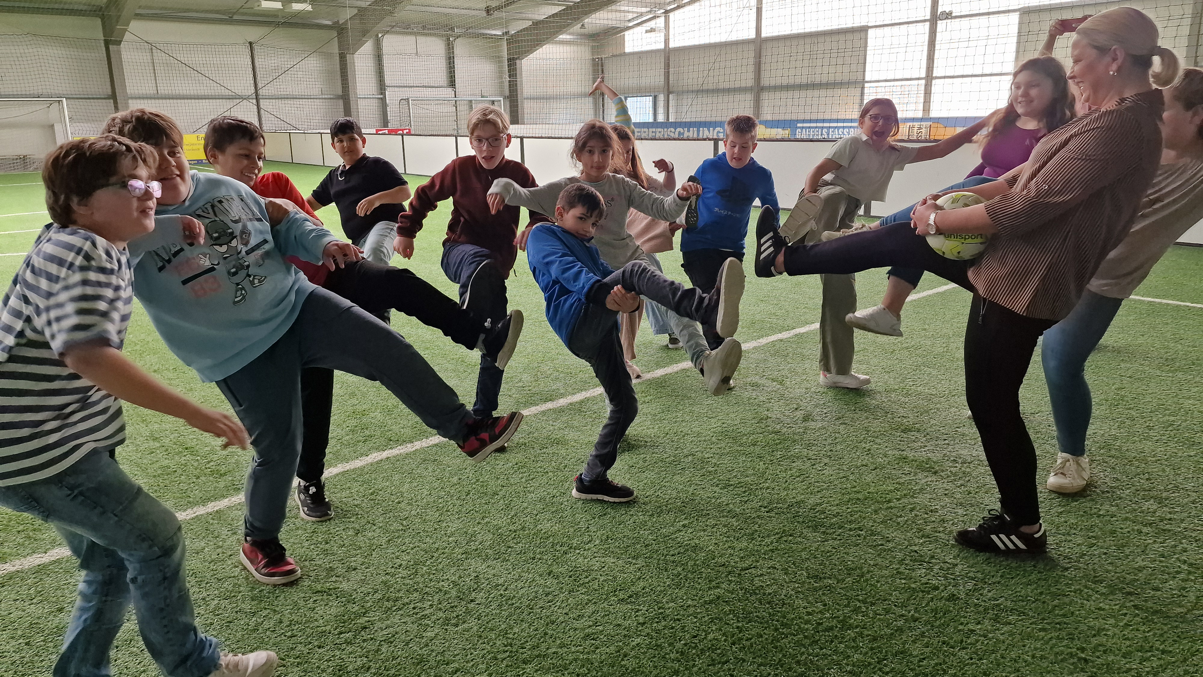 MausKlasse Merzenich beim Reportage-Ausflug in die Soccerhalle