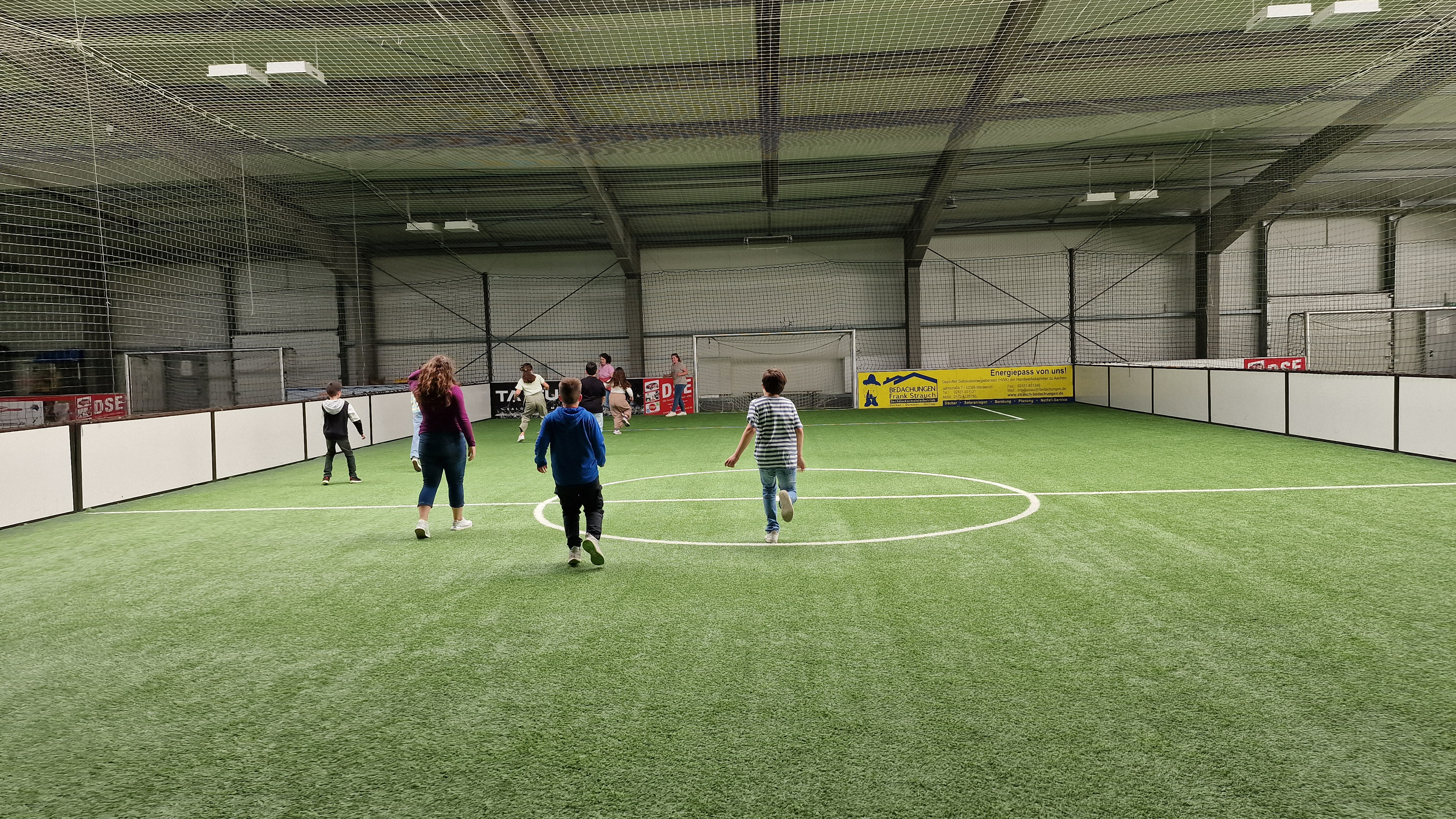 MausKlasse Merzenich beim Reportage-Ausflug in die Soccerhalle