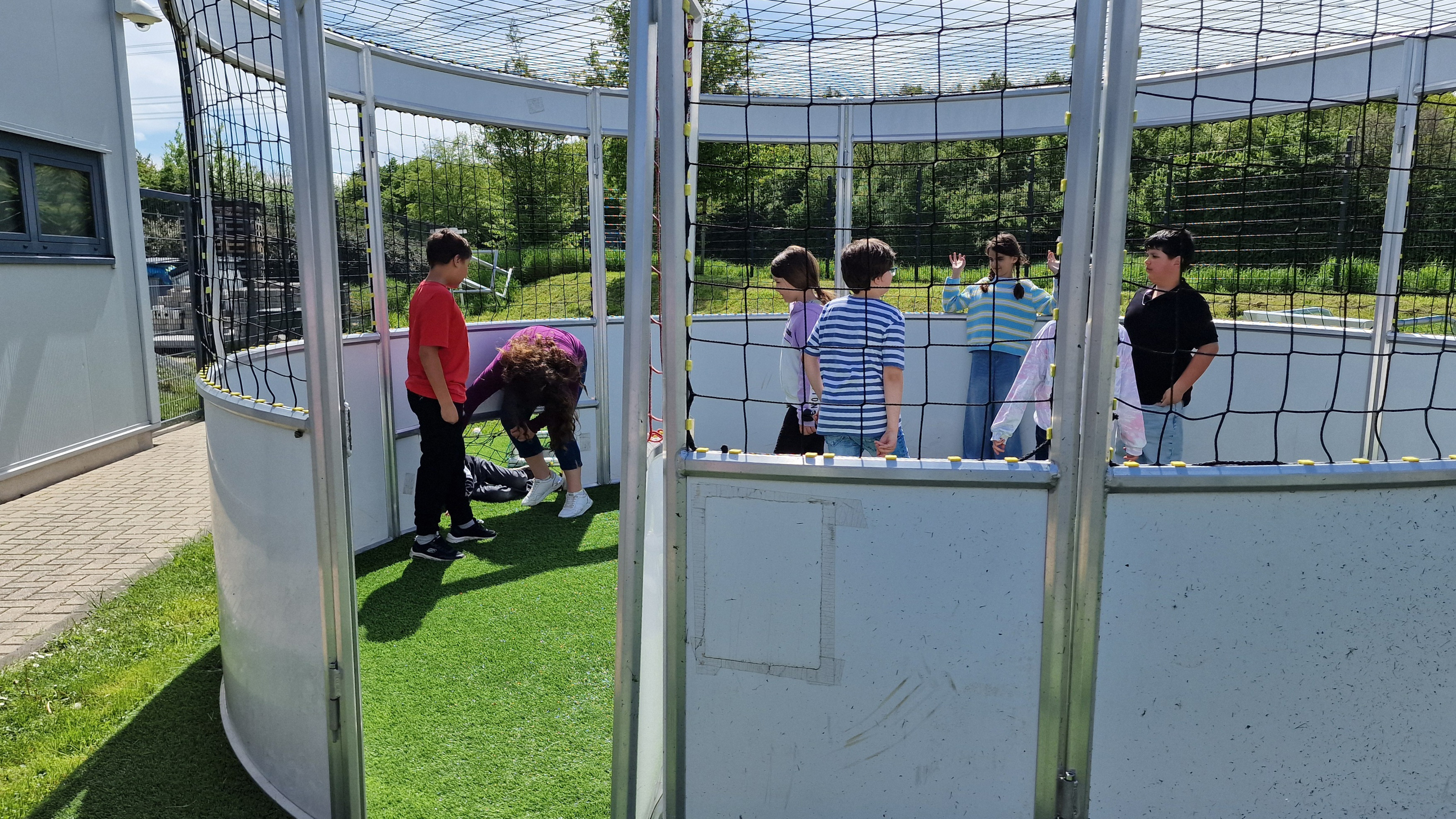 MausKlasse Merzenich beim Reportage-Ausflug in die Soccerhalle