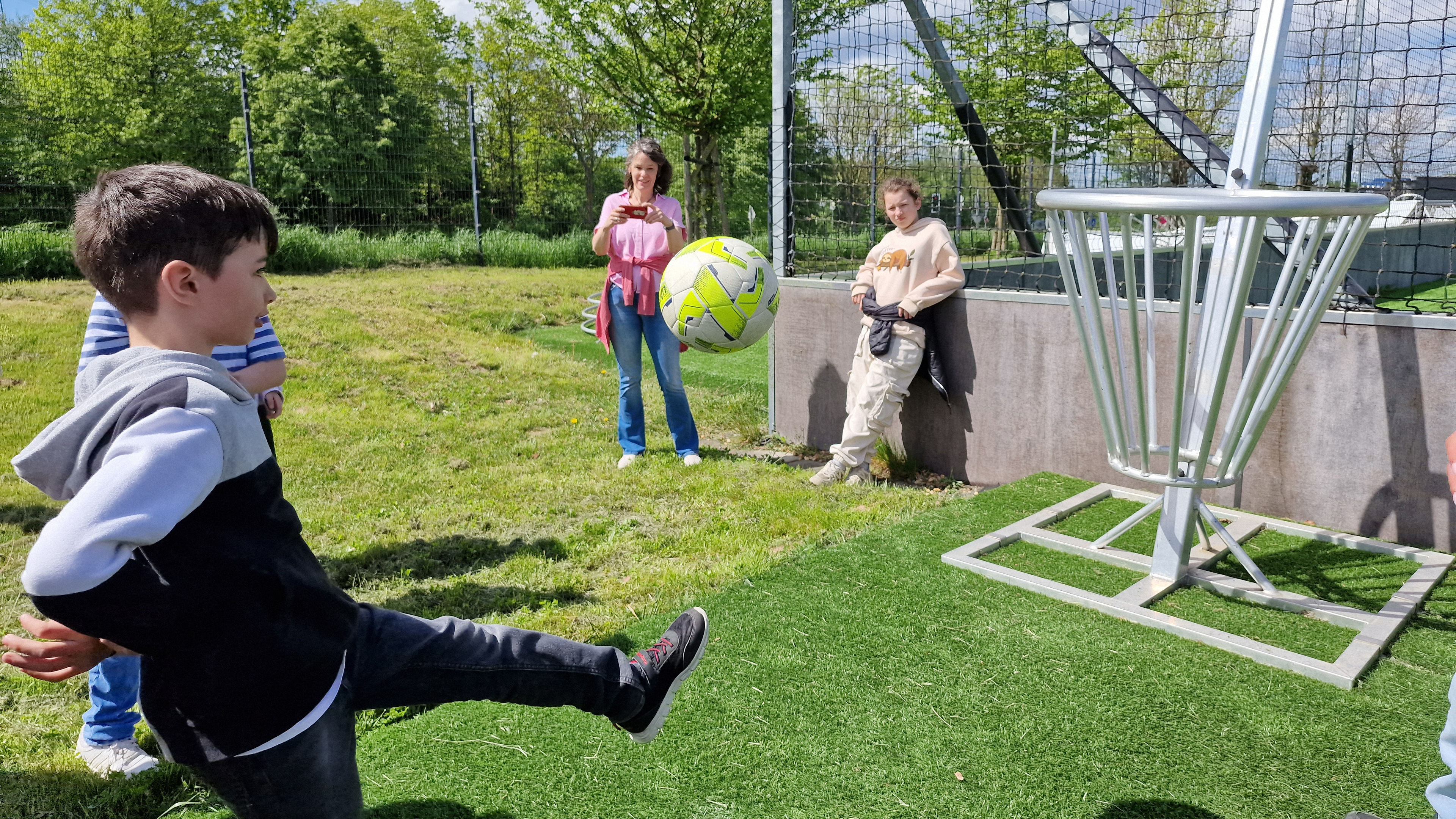 MausKlasse Merzenich beim Reportage-Ausflug in die Soccerhalle