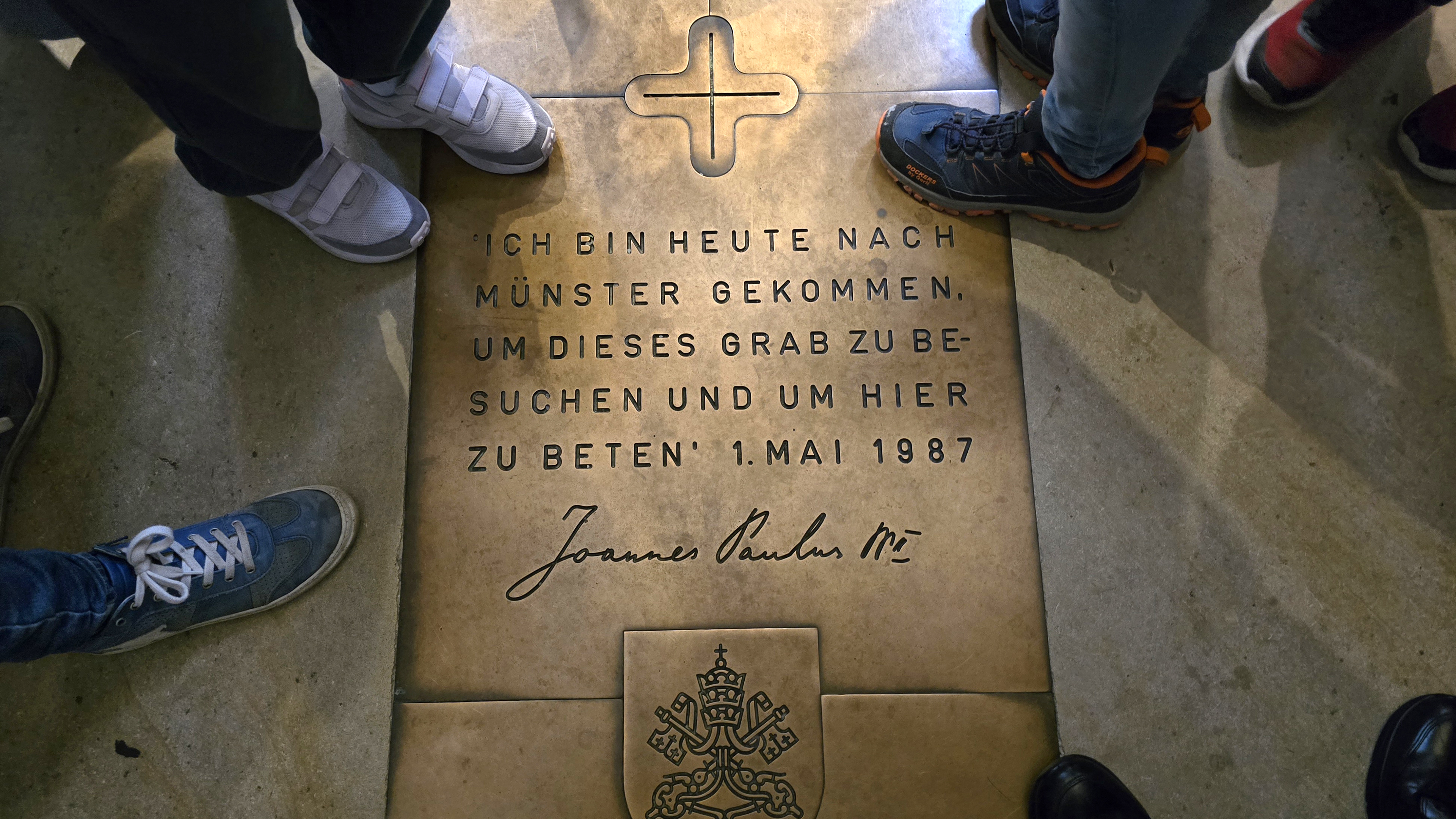 MausKlasse der Kardinal von Galen Schule auf Reportagetour im St. Paulus Dom Münster