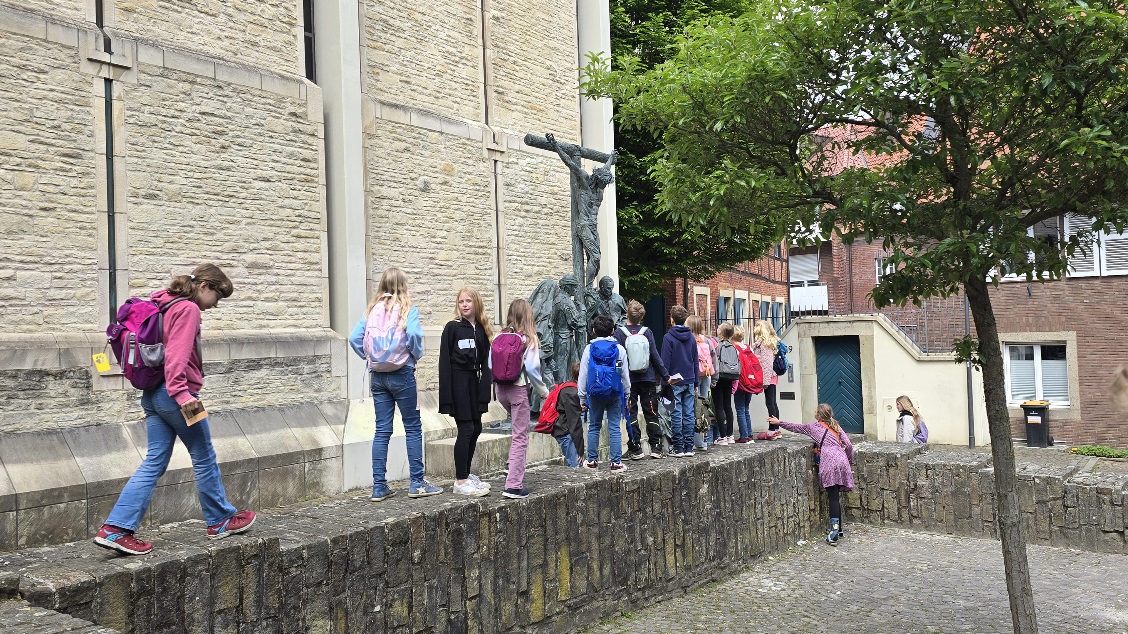MausKlasse der Kardinal von Galen Schule auf Reportagetour am St. Paulus Dom Münster