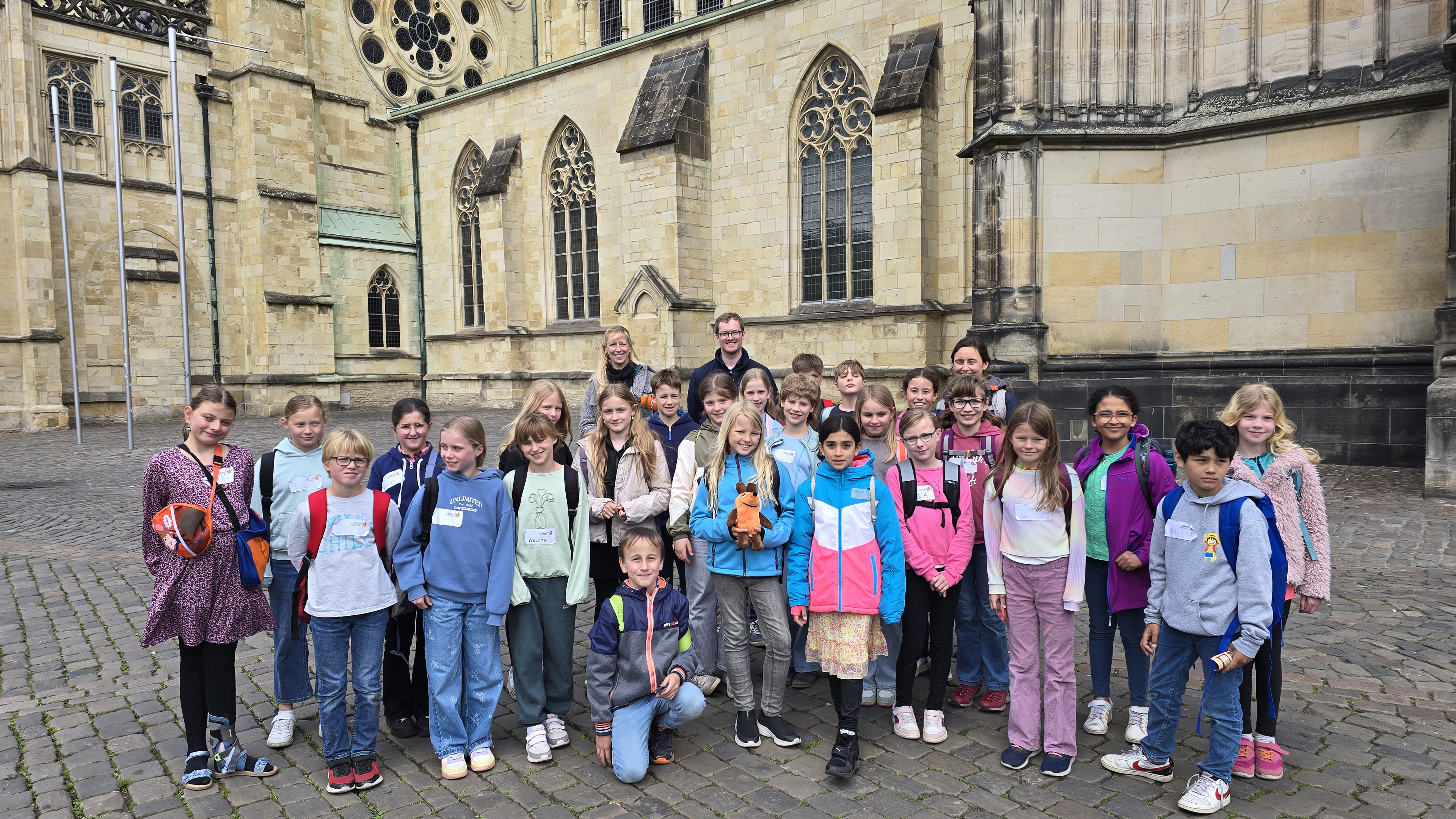 MausKlasse der Kardinal von Galen Schule auf Reportagetour am St. Paulus Dom Münster