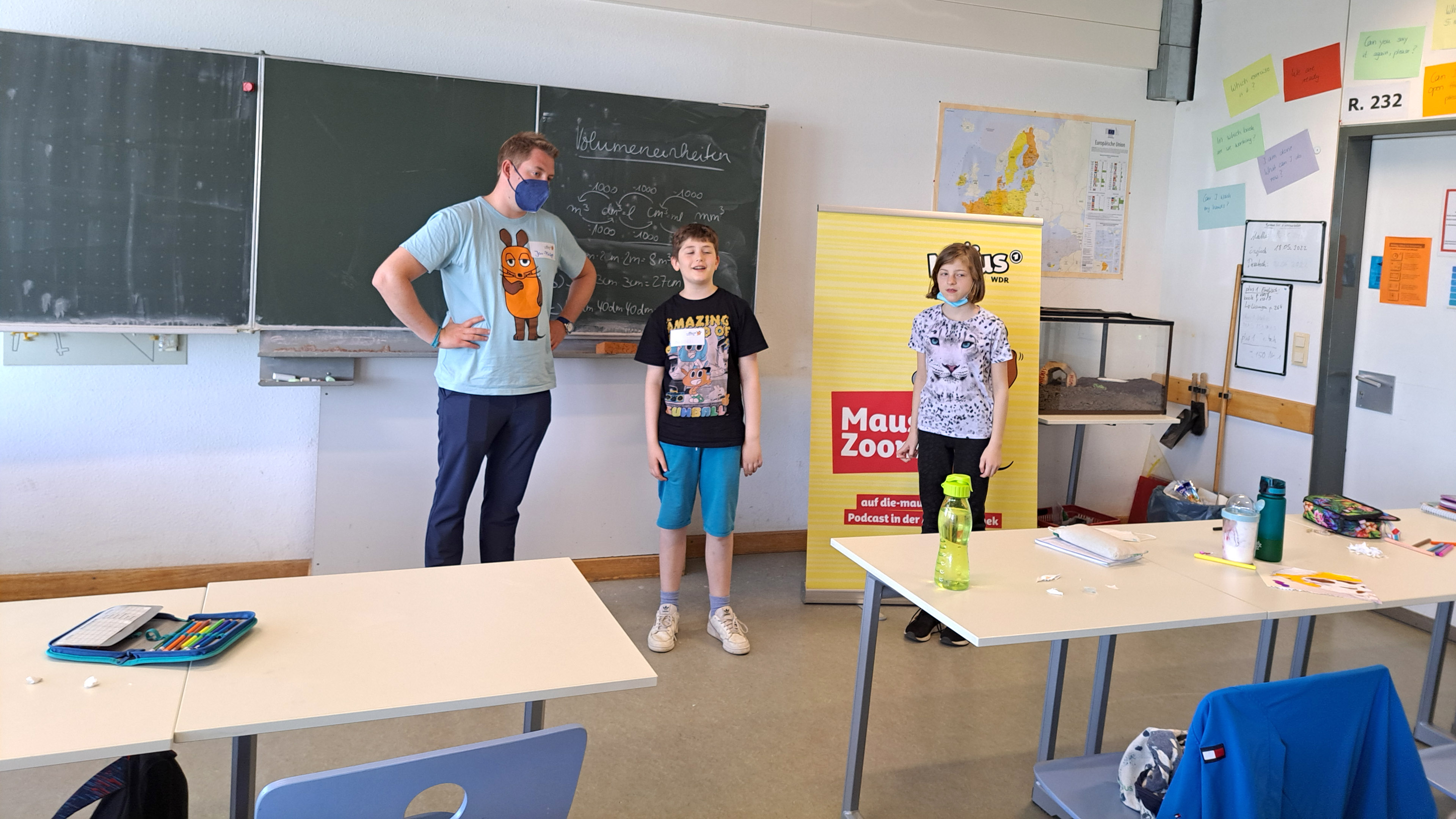 Kinder der Wuppertaler MausKlasse und Maus-Reporter Jan-Philipp während der MausZoom-Konferenz