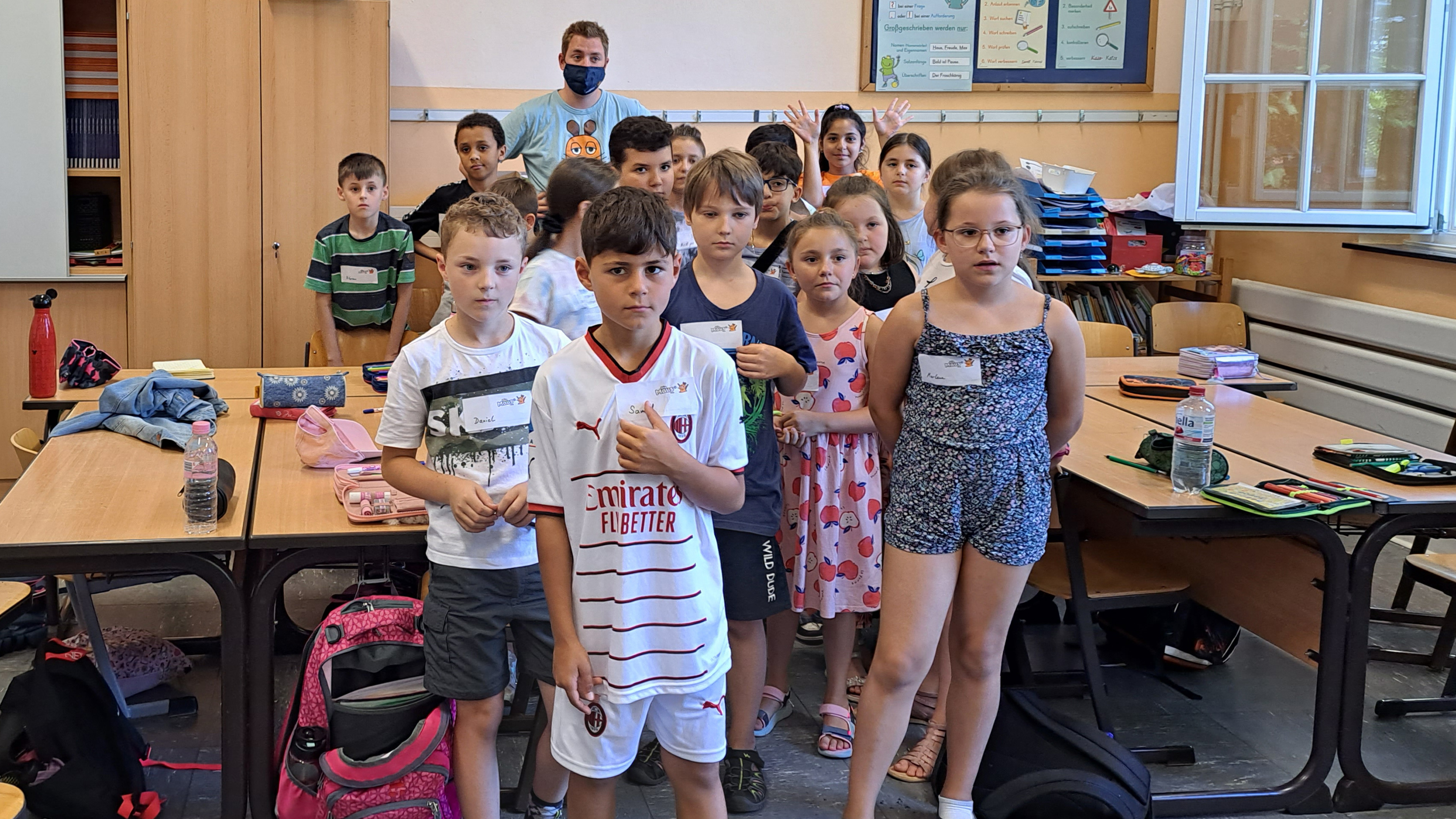 Kinder in der Mausklasse bei der Themen-Abstimmung