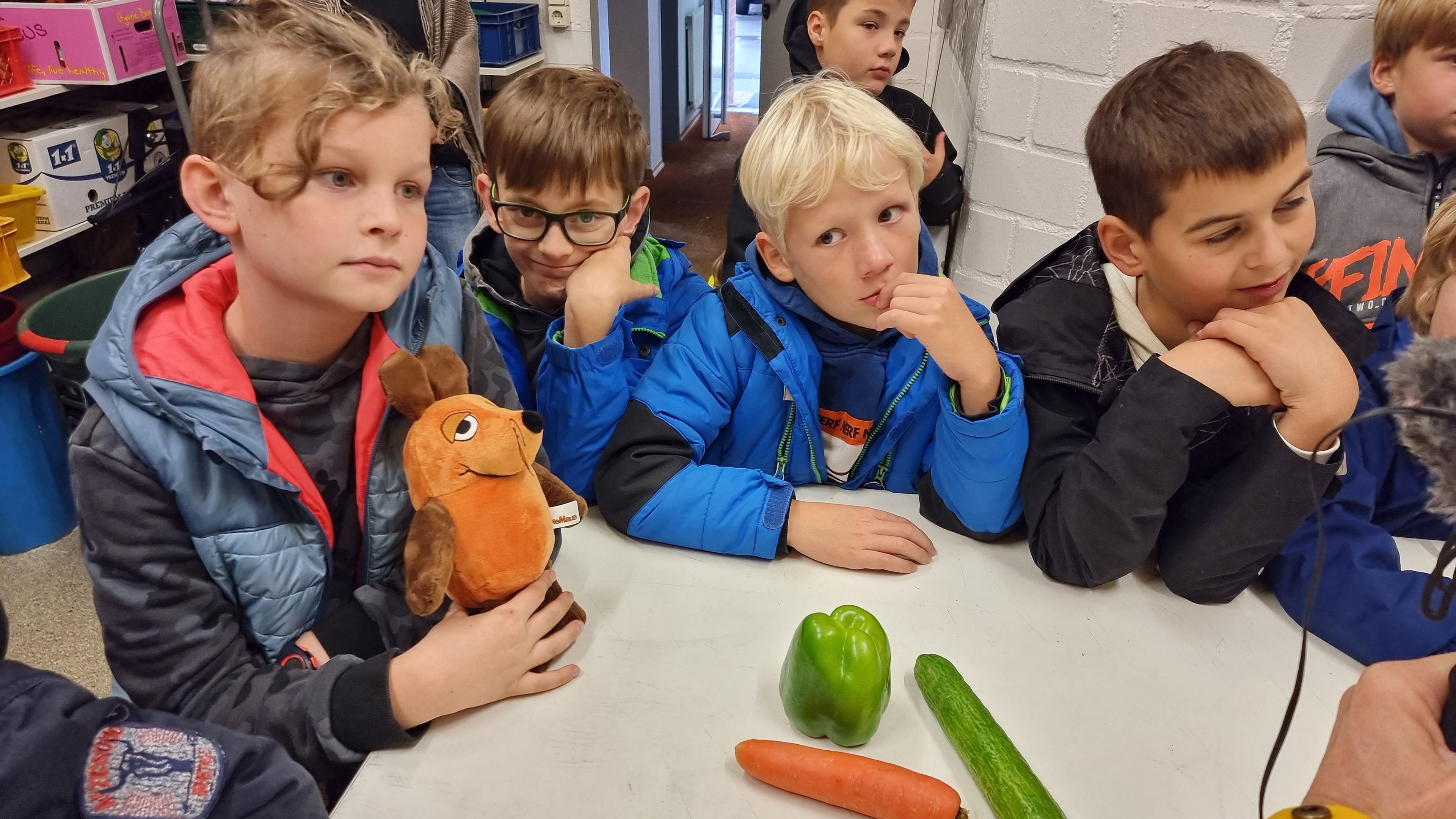 Viertklässler der Helene Helming Schule zu Besuch bei der Ahauser Tafel