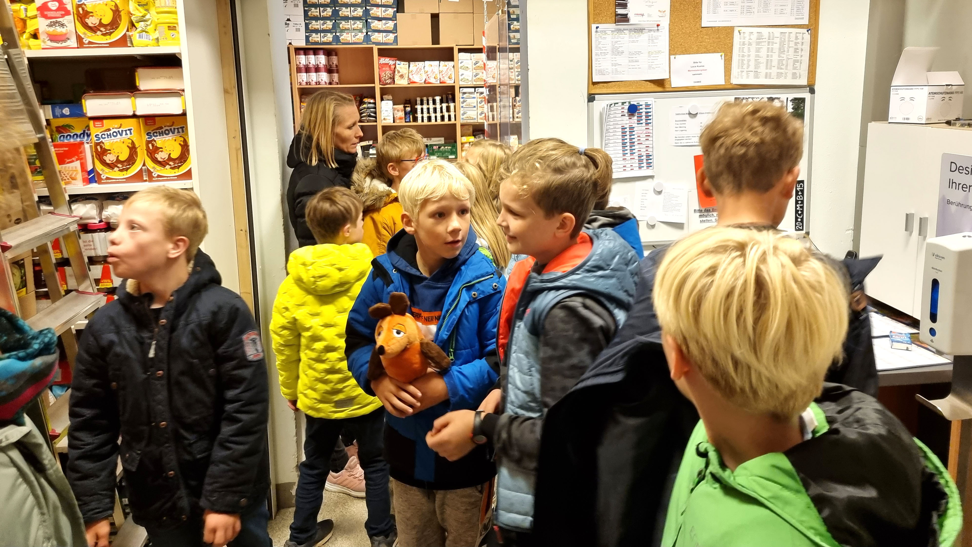 Viertklässler der Helene Helming Schule zu Besuch bei der Ahauser Tafel