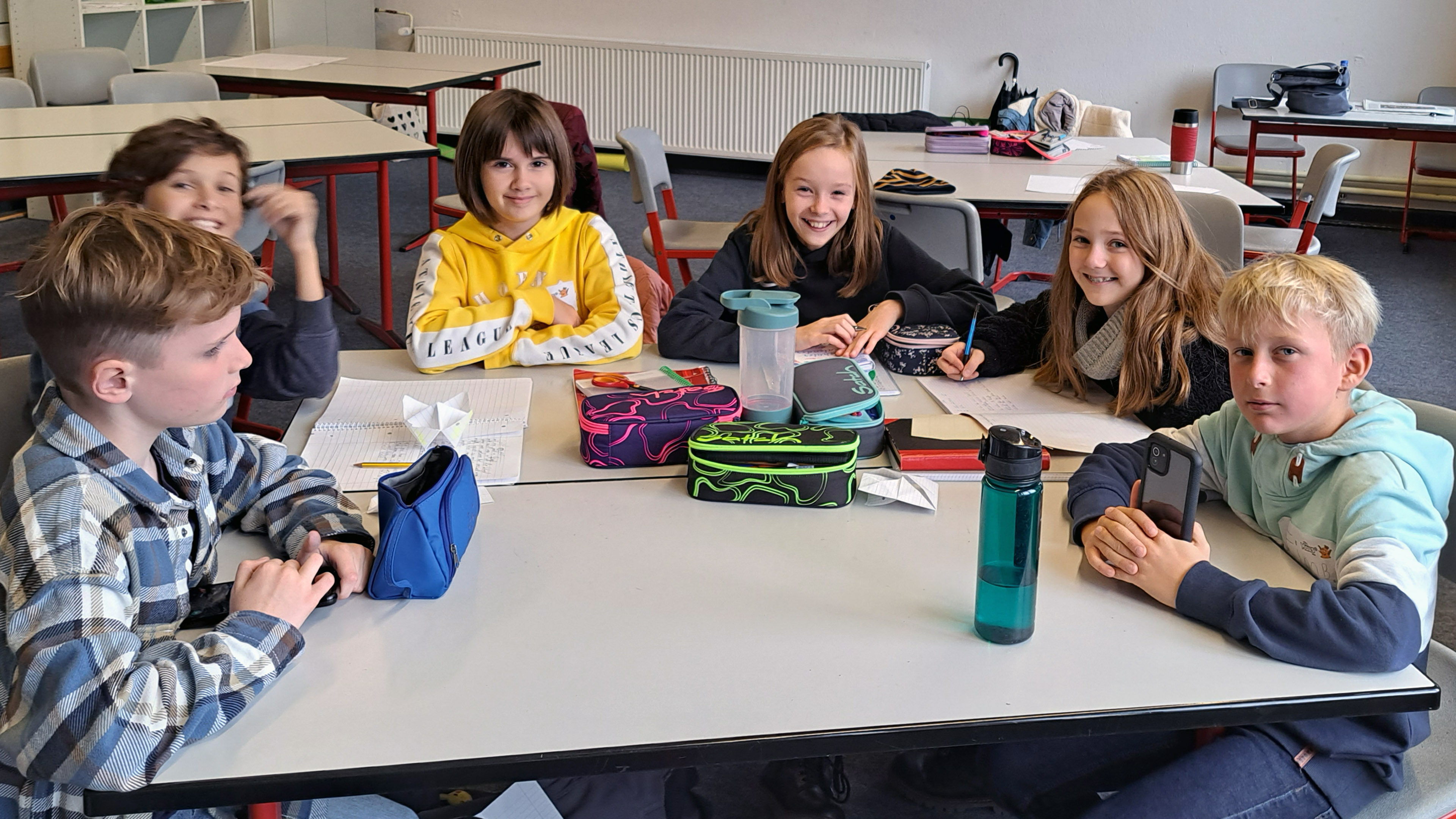 Kinder im Klassenzimmer