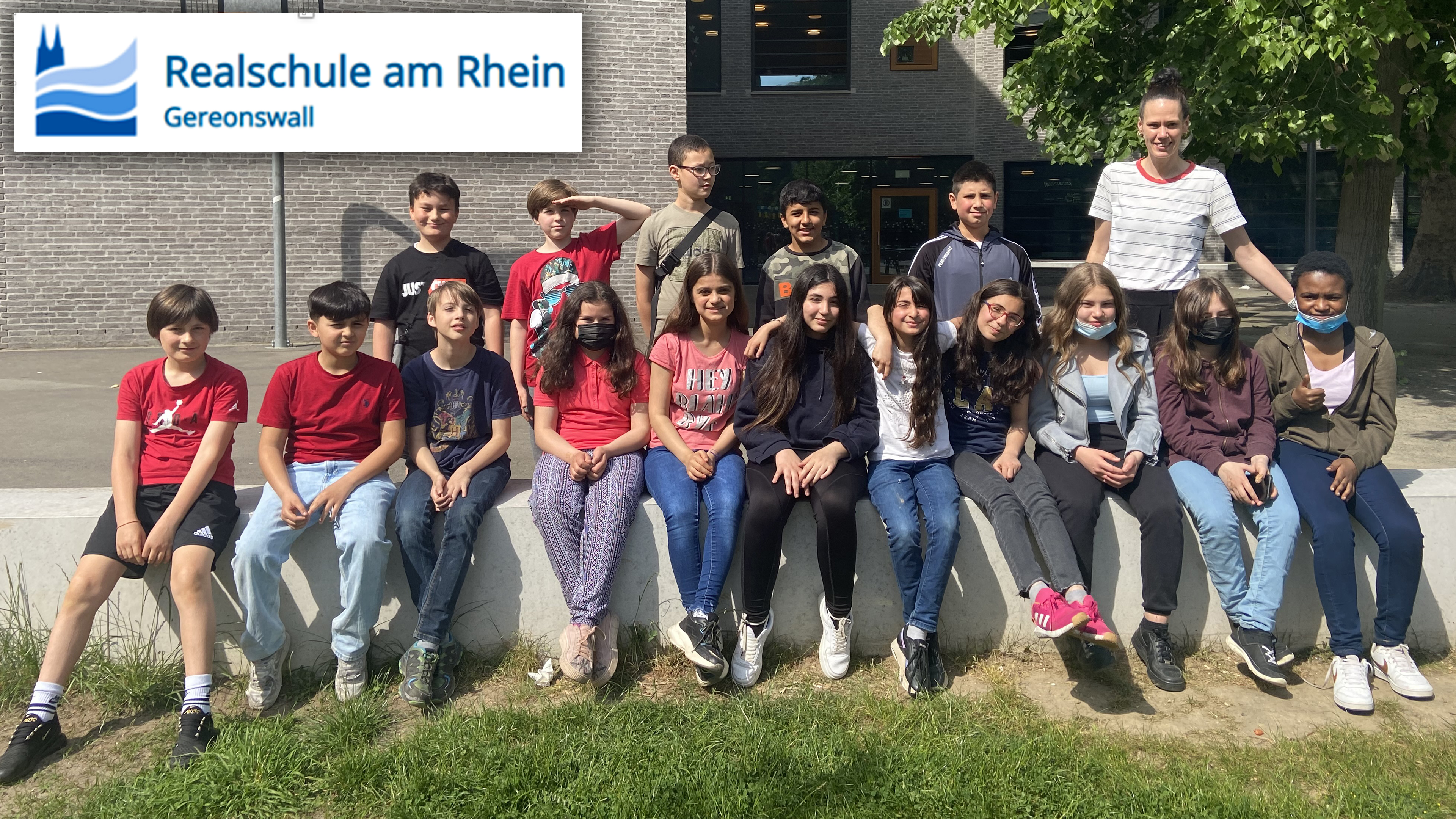 Bildrechte: Realschule am Rhein Die Klasse 5a auf dem Schulhof