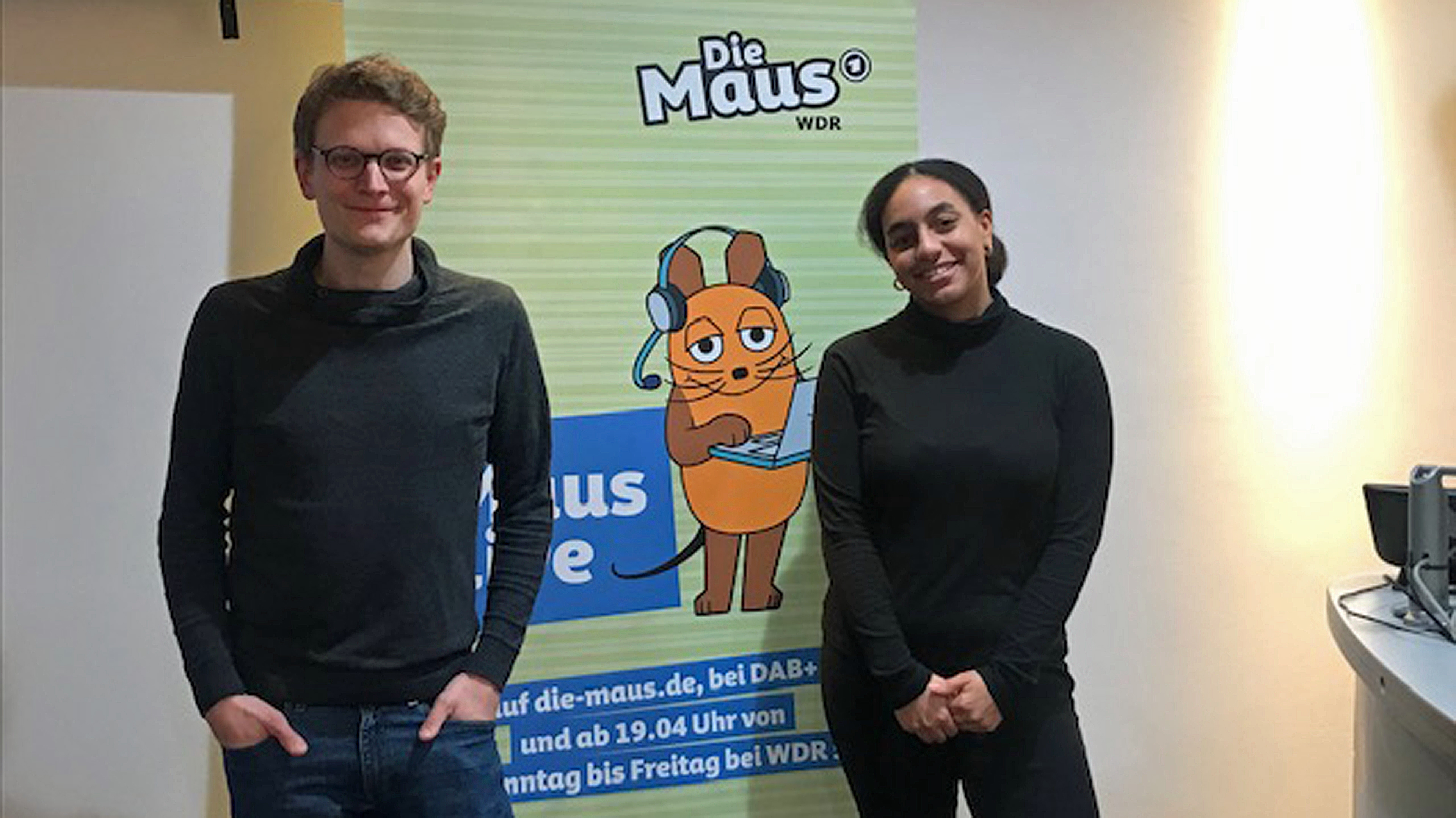Bildrechte: WDR Poetry Slammerin Lisa Brück im MausLive Studio