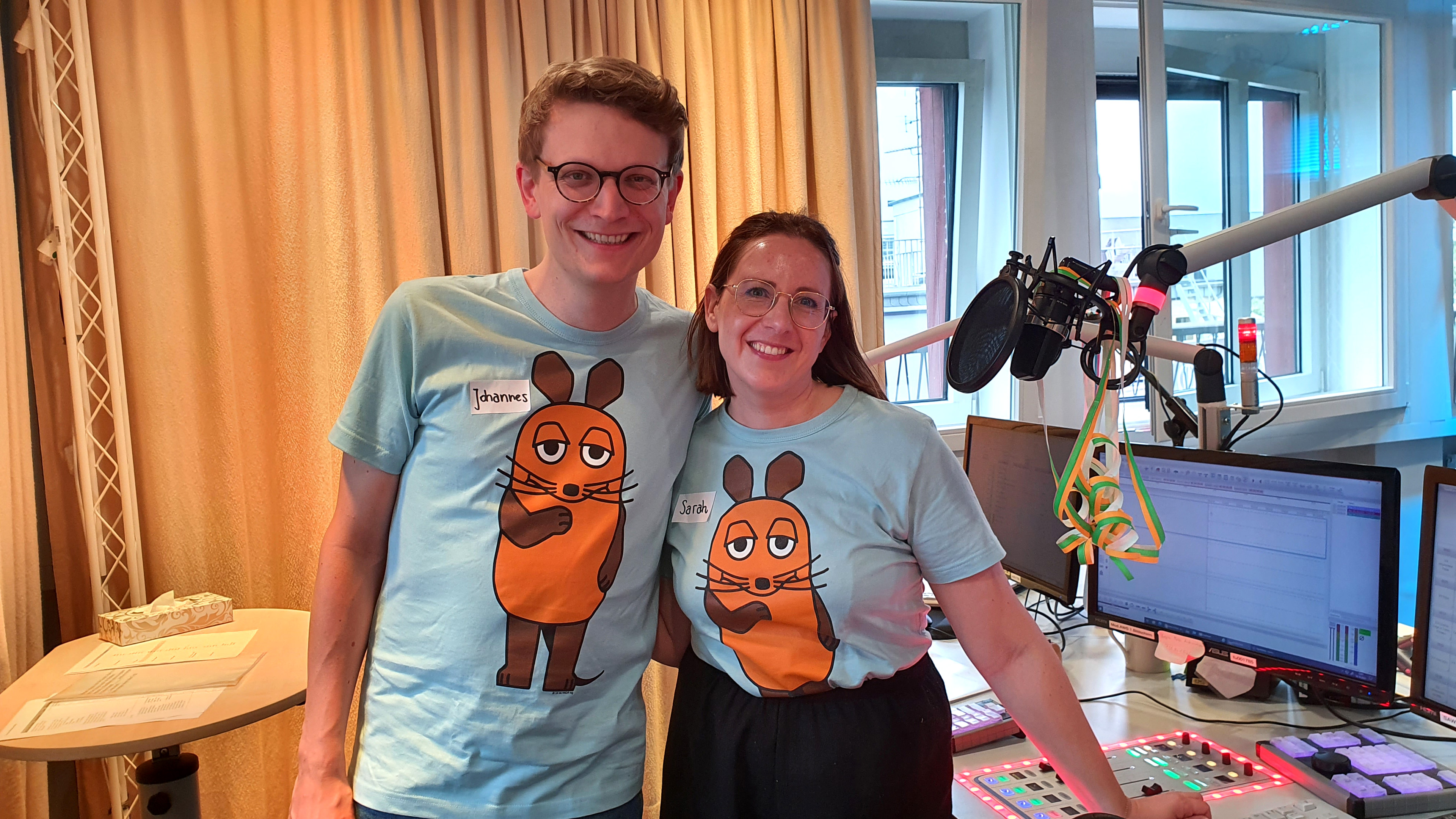 MausLive-Moderatoren Sarah und Johannes