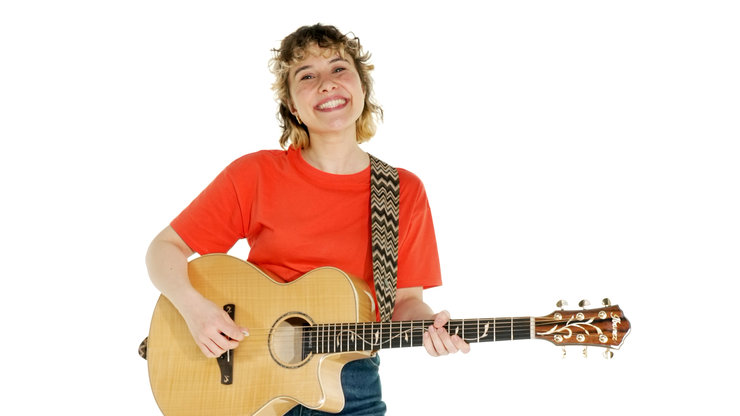 Eva Sauter macht mit ihrer Gitarre tolle Musik für Kinder