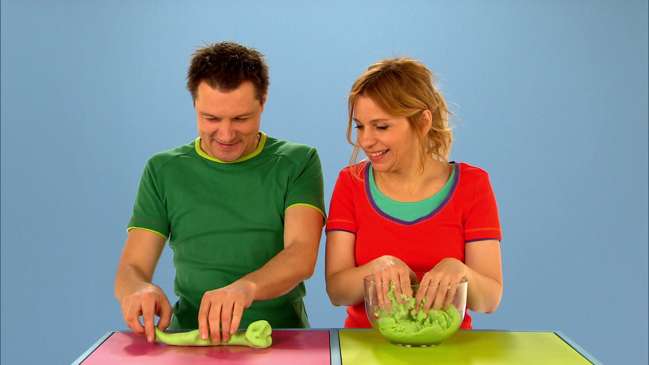 André und Tanja mit grüner Knete