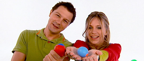 André und Tanja zeigen die fertigen Jonglierbälle