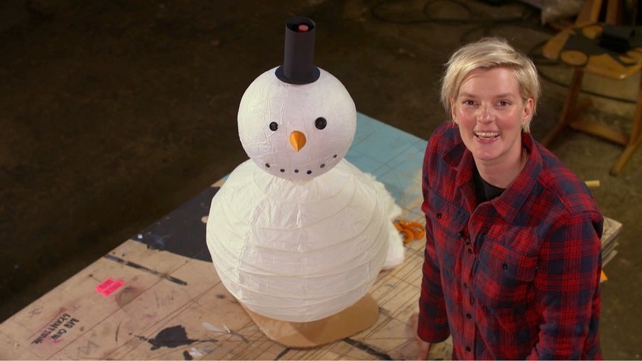 Laura mit Schneemannlampe