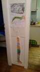 Till (5 Jahre alt) hat ein Bild gemalt und gebastelt.; Rechte: WDR/Privat