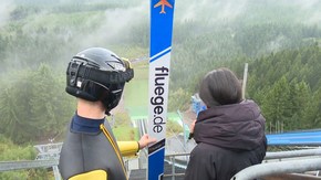 Clarissa auf der Skisprungschanze.; Rechte: WDR