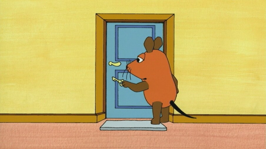 Maus mit Schlüssel an Tür