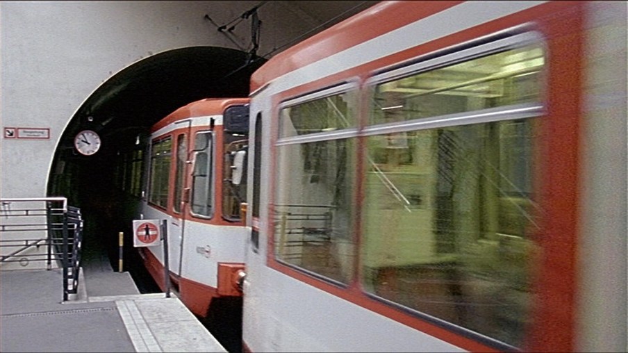 Eine U-Bahn im Tunnel
