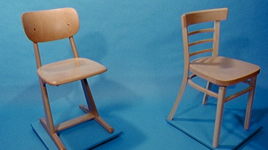 Zwei verschiedene Stühle