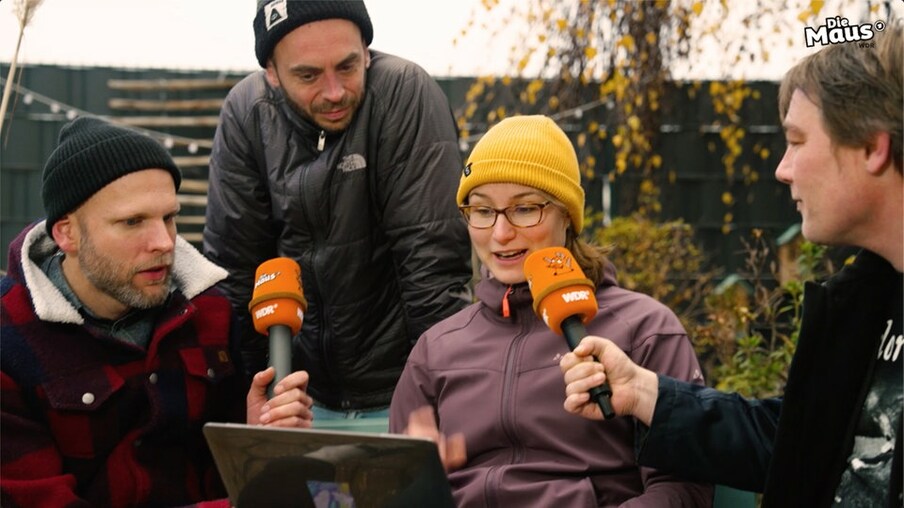 Wie soll die Band vom MausLive Band-Experiment heißen? Ihr habt uns Vorschläge geschickt und Saskia, Matti, Ole und Martin versuchen sich zu entscheiden!